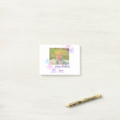 Post-it® Bébé enfants 1er anniversaire ajouter nom date ajo (Sur un bureau)