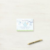Post-it® Bébé mignon ligne de vêtements pour garçon (Sur un bureau)