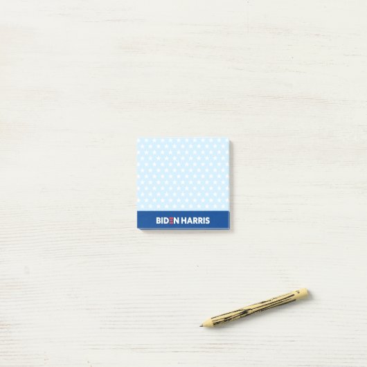 Post-it® Biden Harris White Stars Motif Light Blue (Sur un bureau)