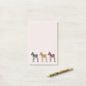 Post-it® Black Gold Red Zebras (Sur un bureau)