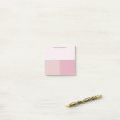 Post-it® Bloc de couleur Monogramme Rose Pâle Pastel (Sur un bureau)