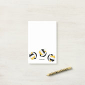 Post-it® bloc-notes en or noir avec son nom (Sur un bureau)