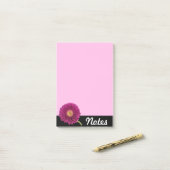 Post-it® Bloc-notes pourpre de marguerite de Gerbera (Sur un bureau)