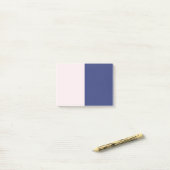Post-it® Blocs de couleur verticaux bleu marine et rose (Sur un bureau)