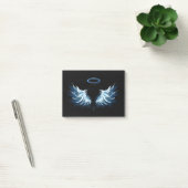 Post-it® Blue Glowing Angel Wings on black background (Bureau)
