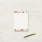 Post-it® Blush Chic Ivoire Léopard (Sur un bureau)
