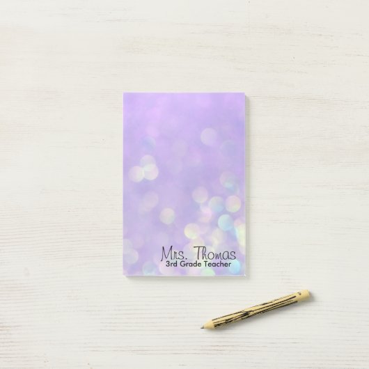 Post-it® Bokeh Post It Notes 4x6 (Purple) (Sur un bureau)