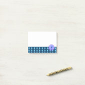 Post-it® Bordure à motif diamant Fleur violette (Sur un bureau)