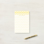 Post-it® Bordure de crème jaune Chevron (Sur un bureau)