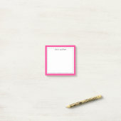 Post-it® Bordure rose chaud Ajouter un nom personnalisé (Sur un bureau)