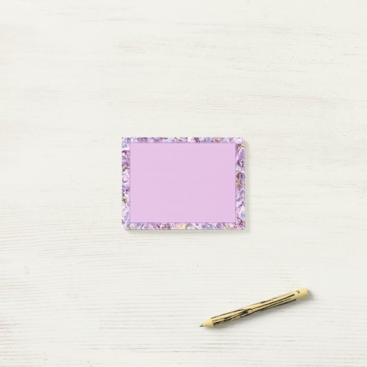 Post-it® Bordure violette (Sur un bureau)
