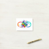 Post-it® Bright infinity with rainbow butterfly (Sur un bureau)