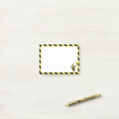 Post-it® Bumblebebe de miel mignonne sur noir et jaune (Sur un bureau)