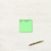 Post-it® Business Light Green Carré poster sa note (Sur un bureau)