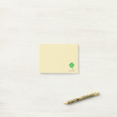Post-it® Cabot à quatre feuilles (Sur un bureau)