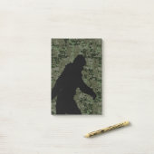 Post-it® Camouflage numérique en silhouette noire Sasquatch (Sur un bureau)