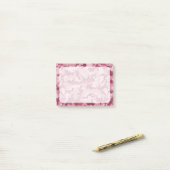 Post-it® Camouflage rose (Sur un bureau)