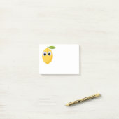Post-it® Caractère citron mignon avec yeux googly (Sur un bureau)