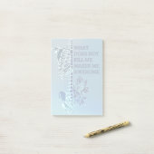 Post-it® Ce Qui Ne Me Tue Pas Me Rend Super (Sur un bureau)