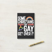Post-it® Certains chrétiens sont gays, passez à autre chos (Sur un bureau)