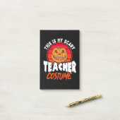 Post-it® C'Est Mon Costume D'Enseignant Effrayant (Sur un bureau)