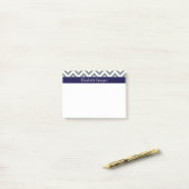 Post-it® Charcoal Grey Lg Chevron Navy Blue Nom Monogramme (Sur un bureau)