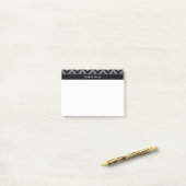 Post-it® Charcoal, Noir Chevron Noir LG Monogramme (Sur un bureau)