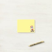 Post-it® Chat patineur mignon sur fond jaune (Sur un bureau)
