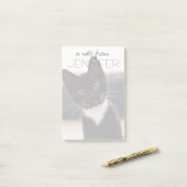 Post-it® Chaton noir et blanc mignon de smoking (Sur un bureau)