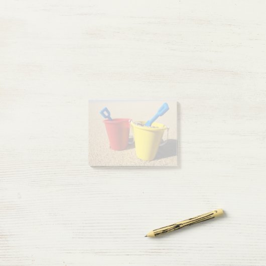 Post-it® Chaussures Et Voiles Sur La Plage De Sable (Sur un bureau)