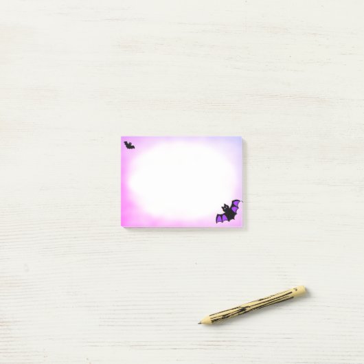 Post-it® Chauve-souris volante d'Halloween sur post-it viol (Sur un bureau)