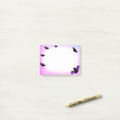 Post-it® Chauve-souris volante Halloween violet blanc (Sur un bureau)