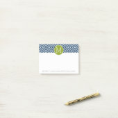 Post-it® Chevrons bleu marine et vert citron Monogramme per (Sur un bureau)