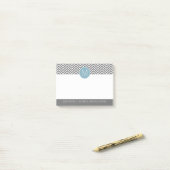 Post-it® Chevrons gris et bleu pastel avec Monogramme perso (Sur un bureau)