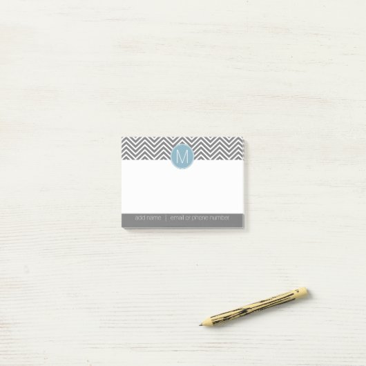 Post-it® Chevrons gris et bleu pastel avec Monogramme perso (Sur un bureau)