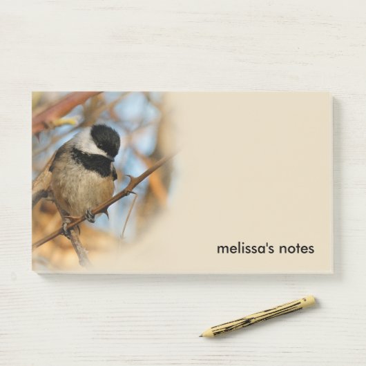 Post-it® Chickadee Songbird, Joli Espérant (Sur un bureau)