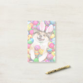 Post-it® Chien allongé sur des œufs de Pâques (Sur un bureau)