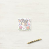 Post-it® Chien-mouton Shetland avec fleurs et papillons (Sur un bureau)