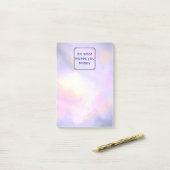 Post-it® Citation de bonheur avec nuages spatiaux Conceptio (Sur un bureau)