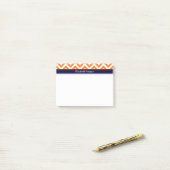 Post-it® Citrouille Orange Lg Chevron Navy Monogramme Nom (Sur un bureau)
