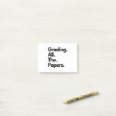 Post-it® Classement De Tous Les Papiers Drôle Mème Enseigna (Sur un bureau)