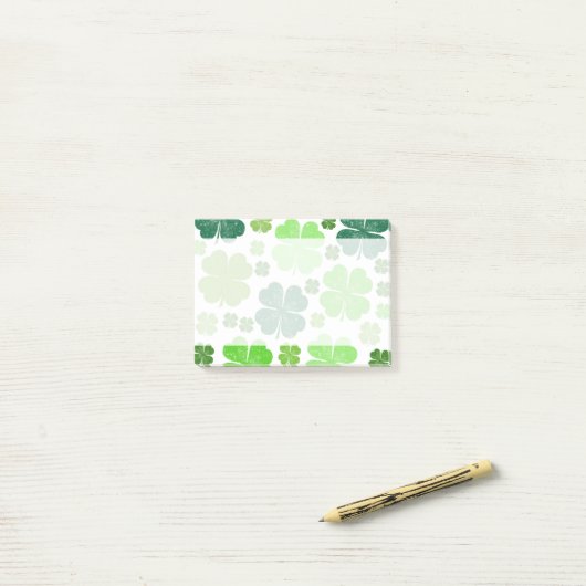 Post-it® Clovers verts, Lucky Clovers, Saint Patrick's Day (Sur un bureau)