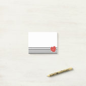 Post-it® Coeur d'aquarelle rouge sur bande noire et blanche (Sur un bureau)