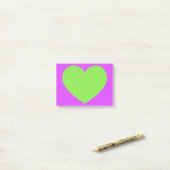 Post-it® Coeur vert (Sur un bureau)