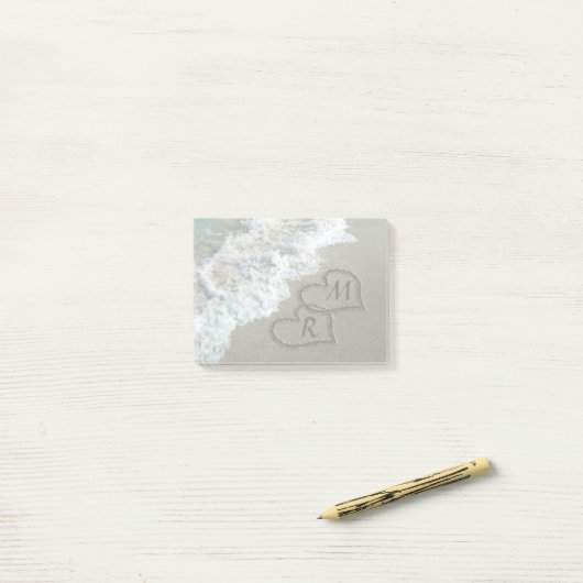 Post-it® Coeurs bloqués sur le sable de plage (Sur un bureau)