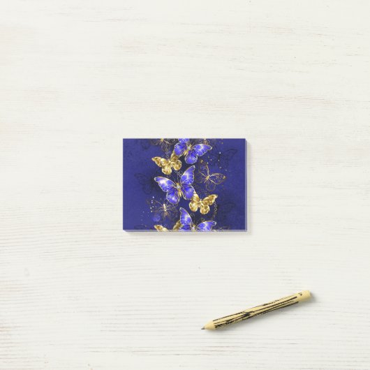 Post-it® Composition avec papillons Sapphire (Sur un bureau)