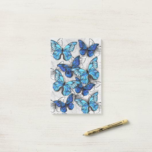 Post-it® Composition des White and Blue Butterflies (Sur un bureau)
