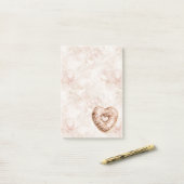 Post-it® Cookie au Cœur Rose Chocolat (Sur un bureau)