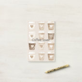 Post-it® Cream Coffee Heart Cups (Sur un bureau)
