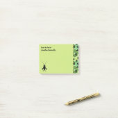 Post-it® Cricket Floral modèle vert noir personnalisé (Sur un bureau)